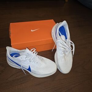 Nike White Running Shoes with Blue Swoosh